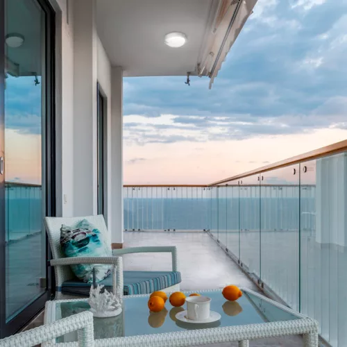 Videx Kira 11 W-os ø170 mm kerek natúr fehér fehér mennyezeti lámpa IP65-ös védettségű beépített mozgásérzékelővel